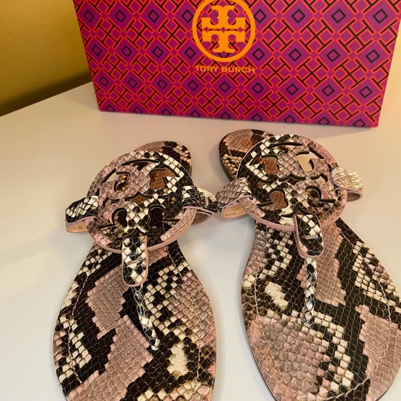 Tory Burch Miller box say 9 but run small - Picture 3 of 7